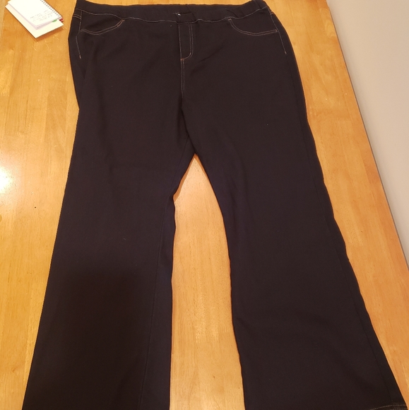New! Ladies jeans - Picture 1 of 2